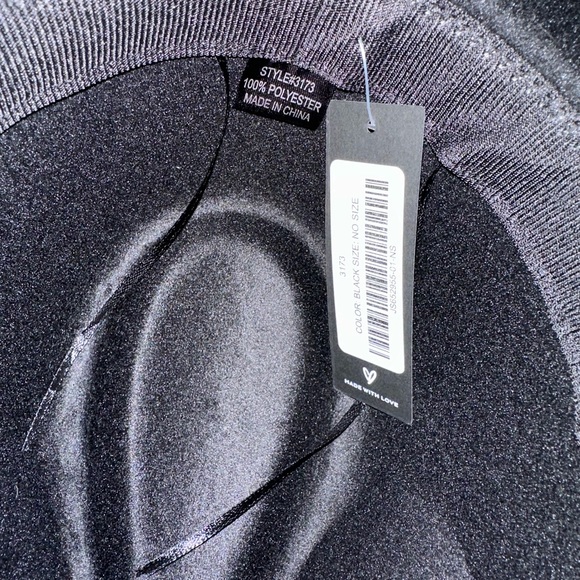 Black Lulus wide brimmed one size fits all hat - Picture 6 of 6